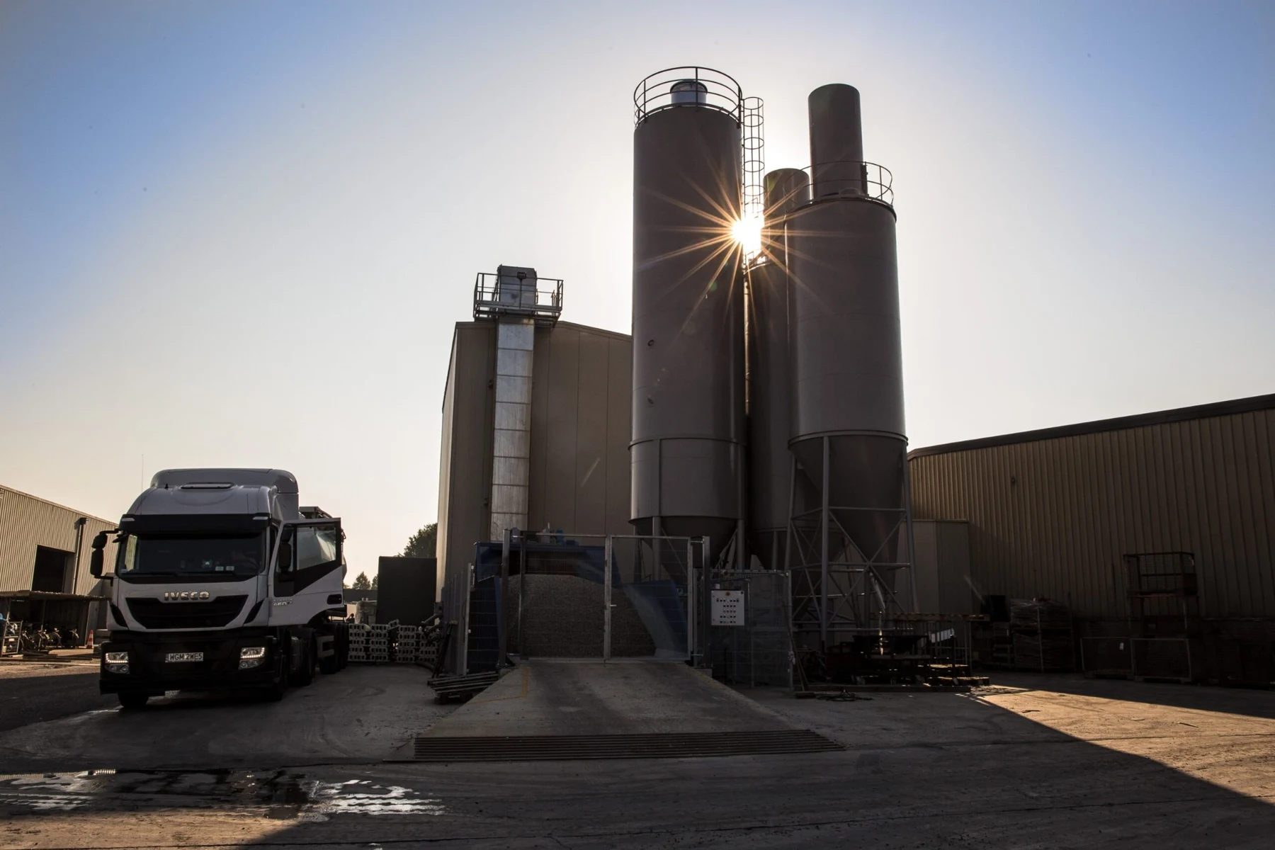 Betoncentrale op het terrein van Zeus